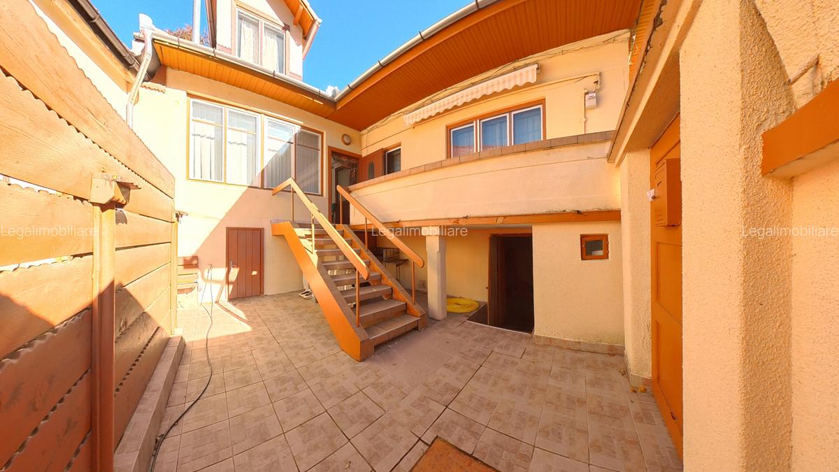 Casă individuala cu 4 camere și garaj în centrul istoric - 2