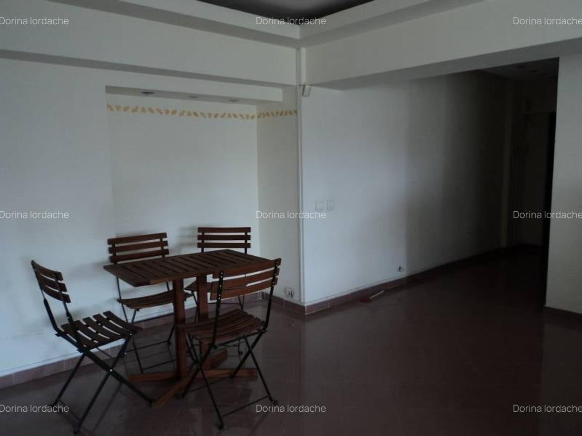 Apart.3 cam  mobilat utilat imbunatatiri suprafata 105m. - 6
