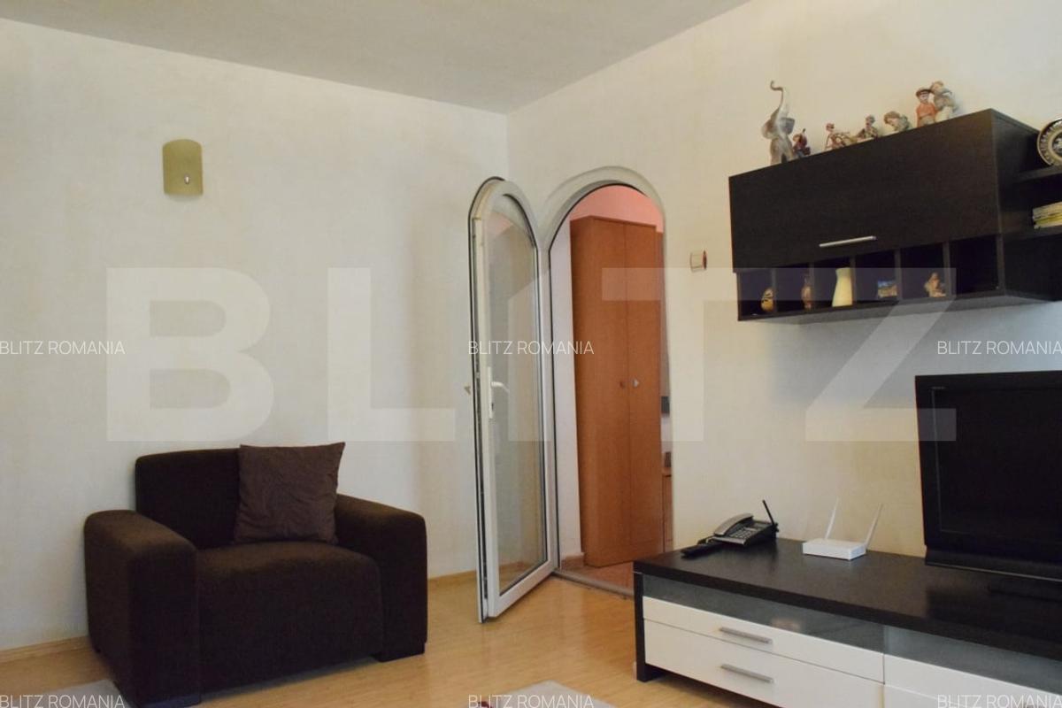 Apartament cu 3 camere, semidecomandat, la etaj intermediar, zona Astra - 4