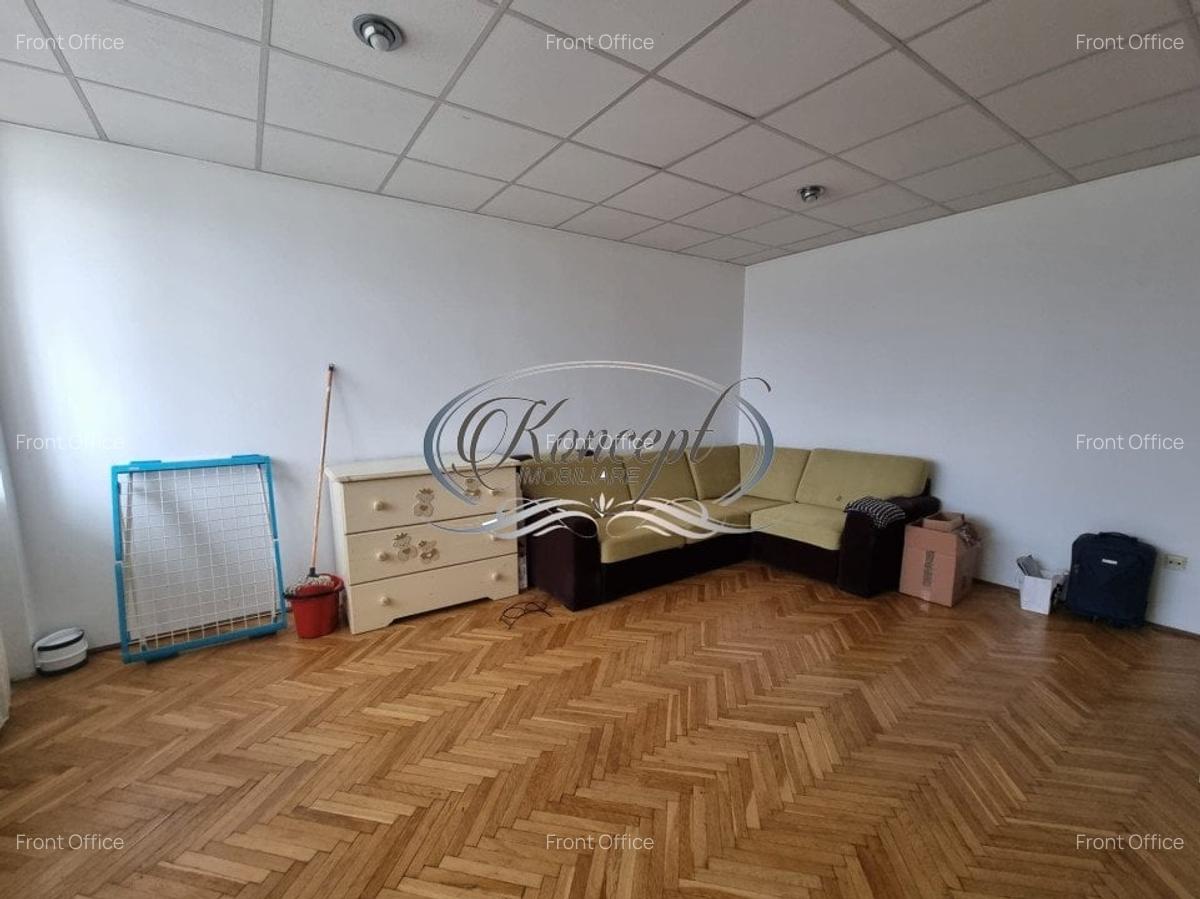 Apartament spatios pe strada Plopilor - 5