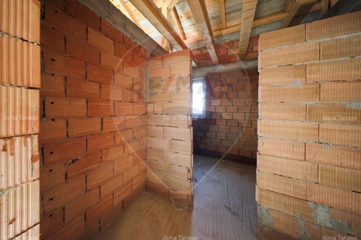 Duplex cu doua unitati independente, curte separata si acces privat - 18 Duplex cu doua unitati independente, curte separata si acces privat - 18