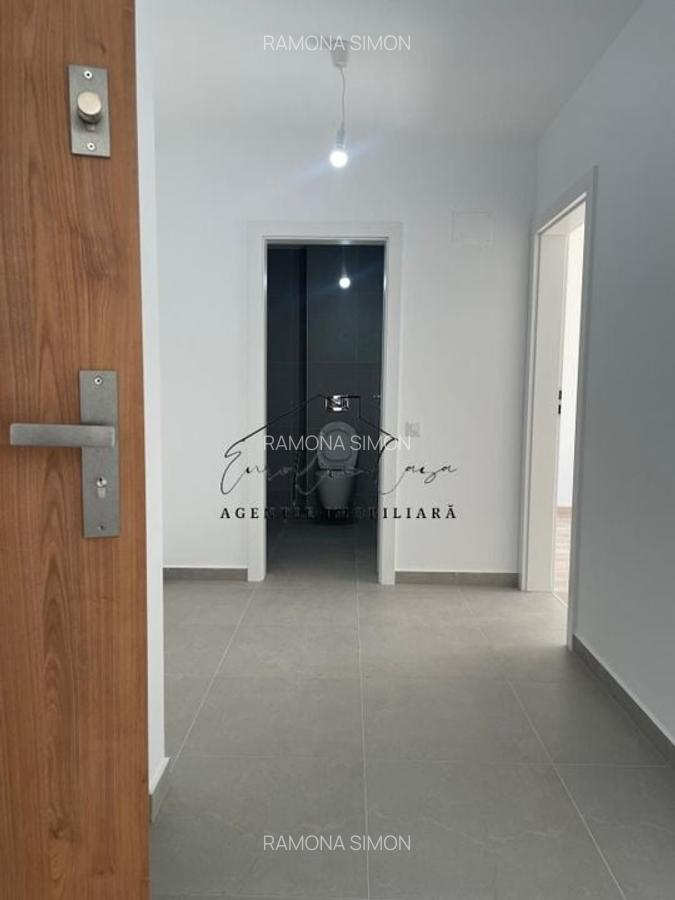 Apartament cu 3 camere decomandat în Tractorul - 9