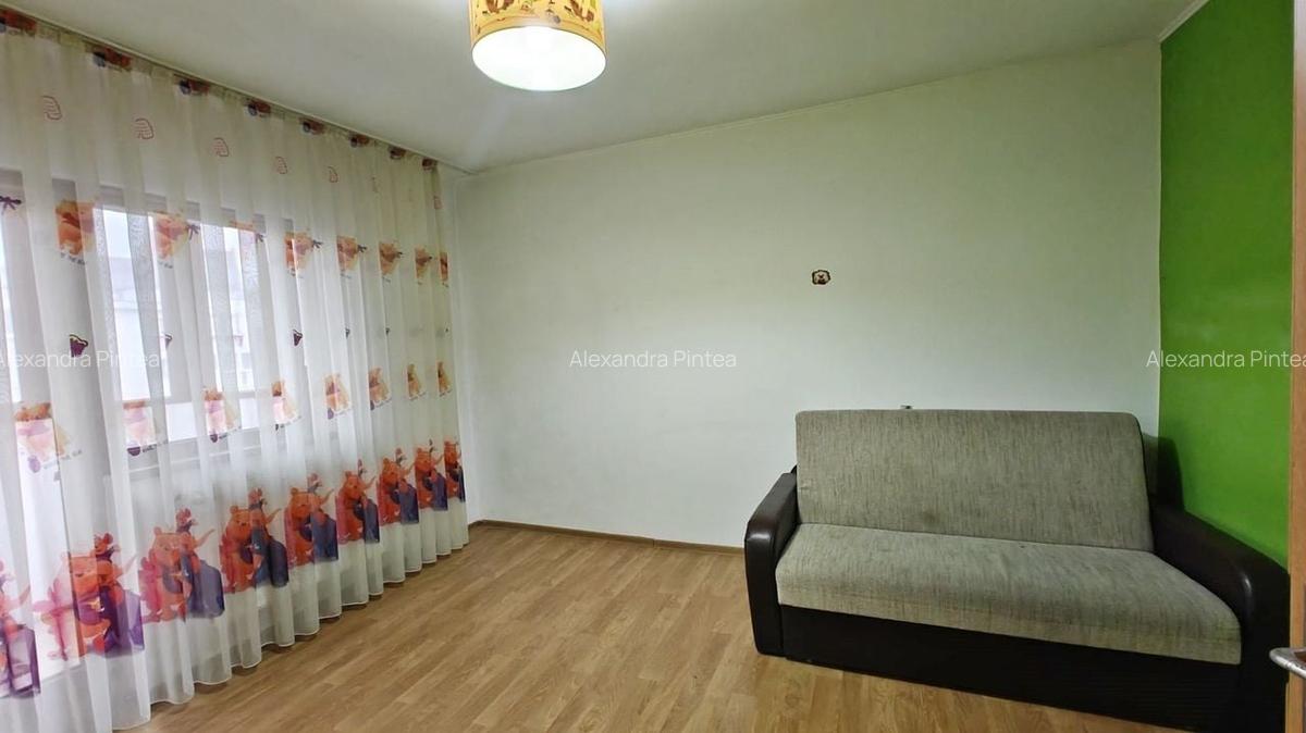 Apartament 3 camere, etaj 3, decomandat, 2 baie, Plopilor - 5
