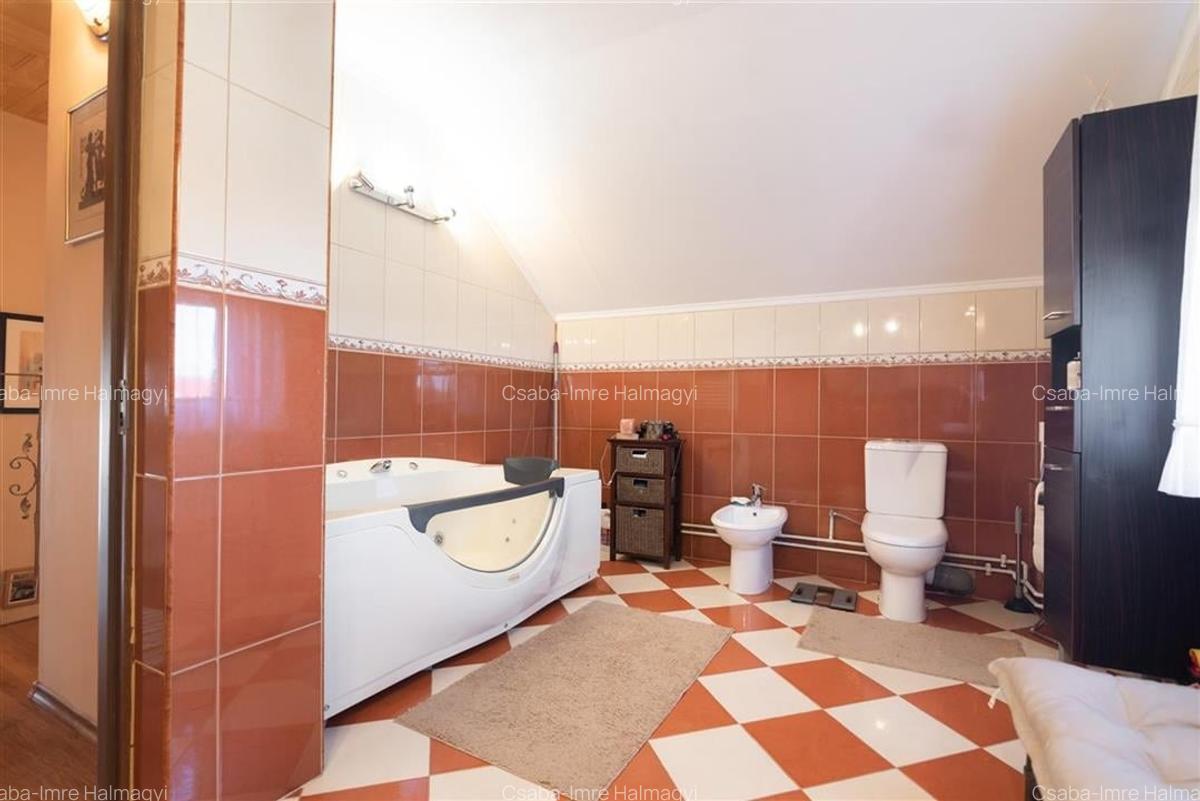 Casa P+M cu 4 camere+living+loc de luat masa in Santion - 28