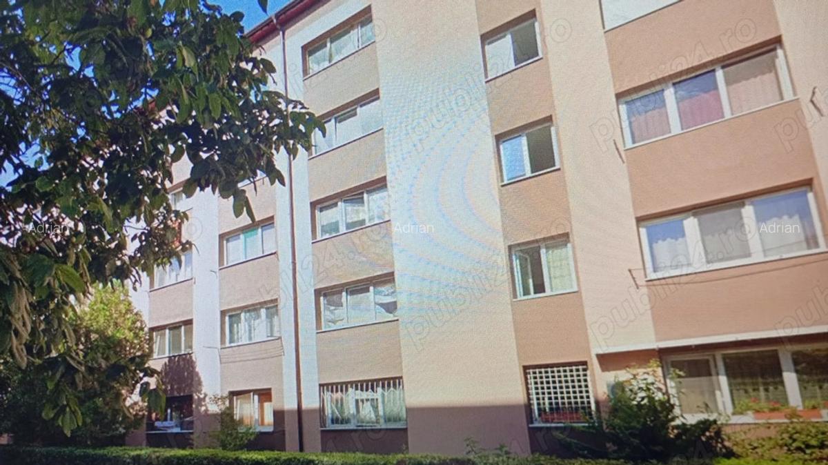 Proprietar vand garsoniera 17 mp, zona UMT str Babadag nr 2 - 3