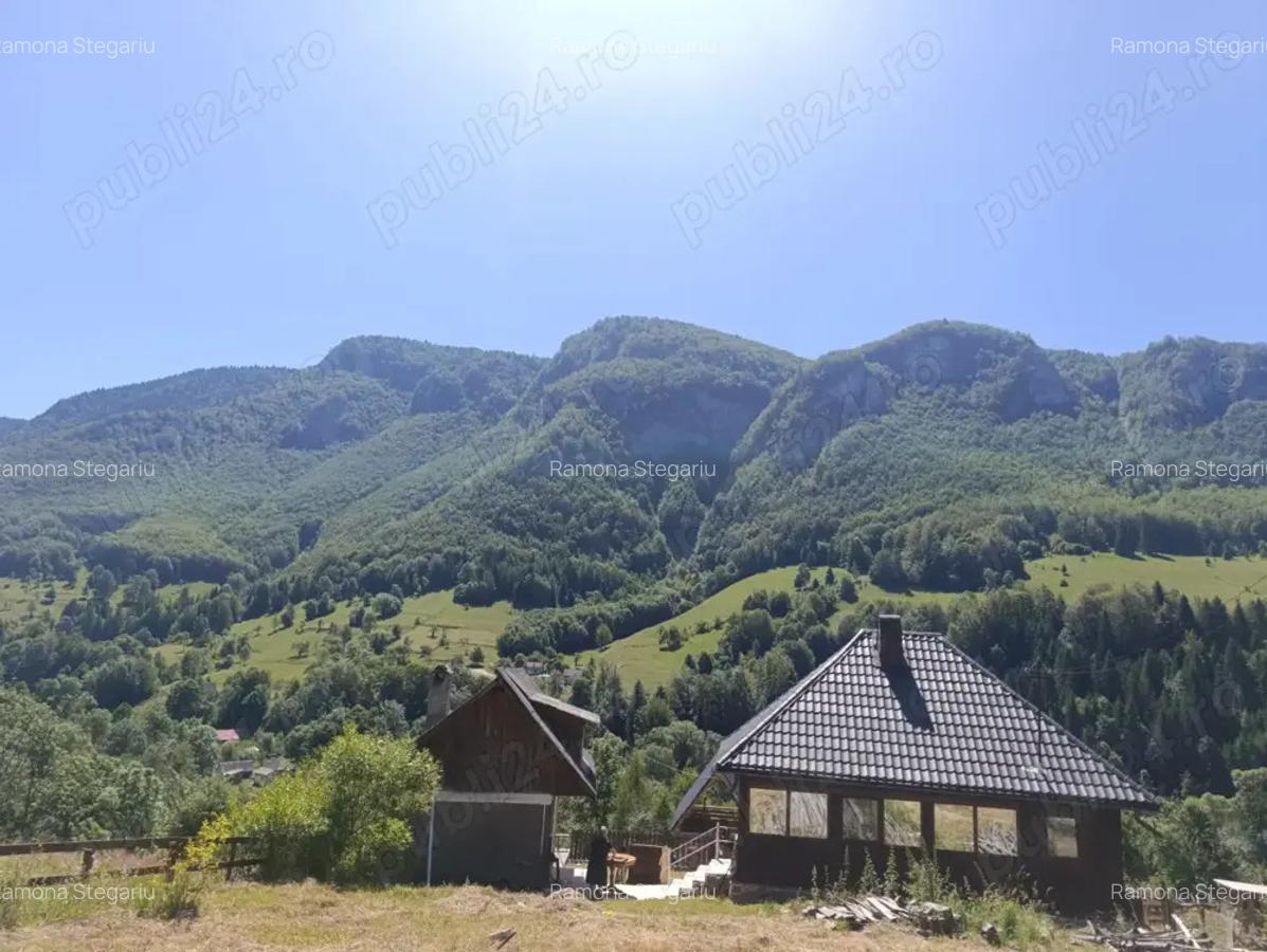 Casa de vacanta si teren intravilan de vanzare in Muntii Apuseni intr-o zona de vis - 2