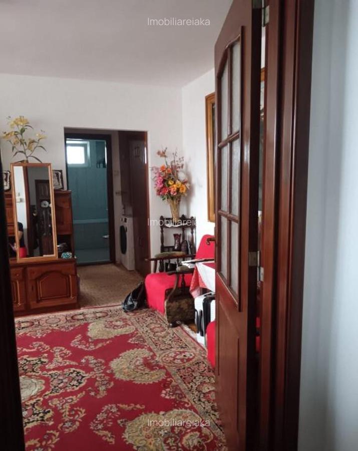 Zona Centrul Vechi-Piata , 3 camere - 4