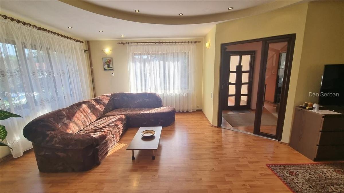 Vila de 8 camere zona centrala Stupini Brasov - 3