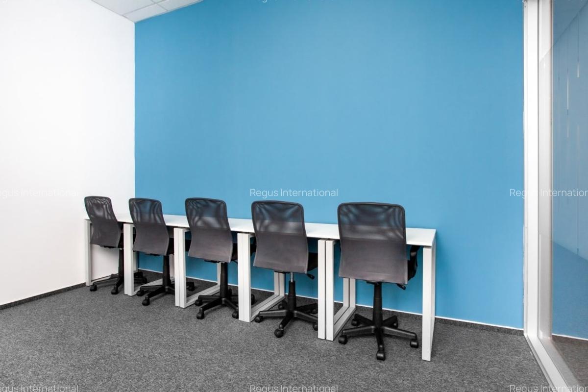 Spațiu de birou privat pentru 3 persoane în Regus Anchor Business Centre - 3