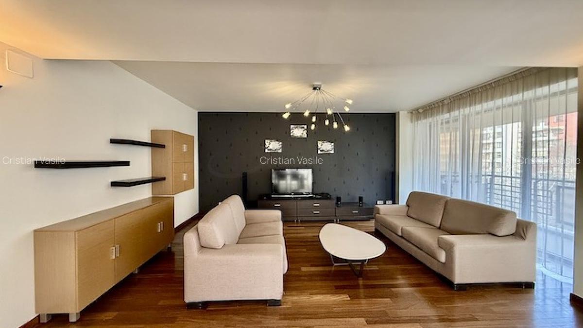 Apartament cu 4 camere semidecomandat în Ștefan cel Mare - 1