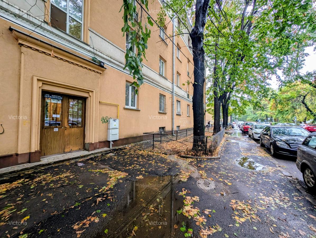 Parc,metrou Bazilescu-1 minut,mob./utilat,et1/3,generos,bloc rusesc reabilitat - 1