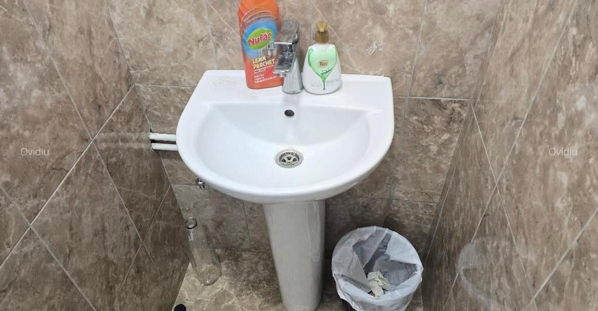 Inchiriez spatiu comercial in Deva, zona A. Iancu (Catedrala), etaj 1 - 3