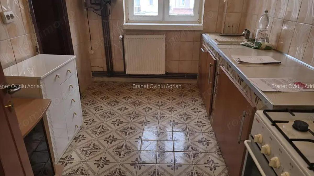 Vand apartament 3 camere cu intrari separate in Deva, zona Minerului, bloc de 4 etaje de caramida, - 16