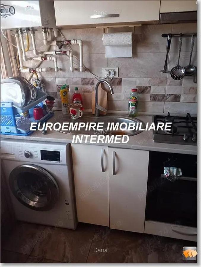 Garsoniera decomandata ,zona Far - 2