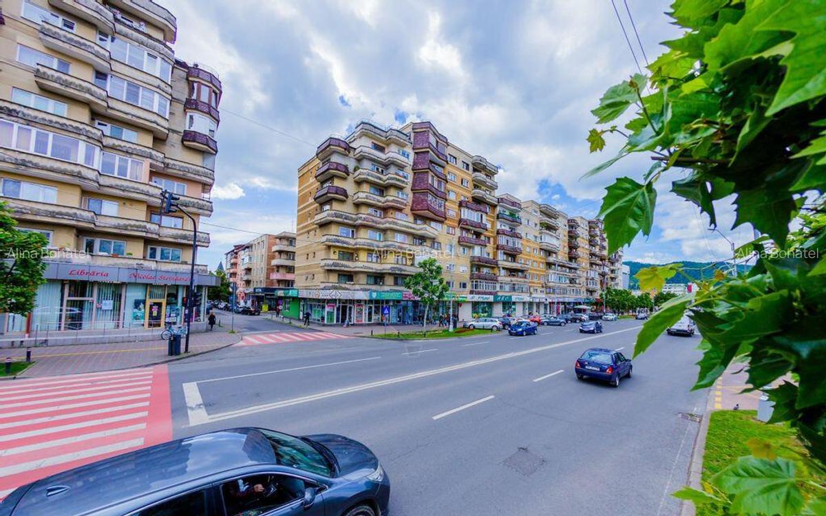 DE VANZARE pe Bld. Unirii- apartament cu 3 camere, boxa ?... - 4