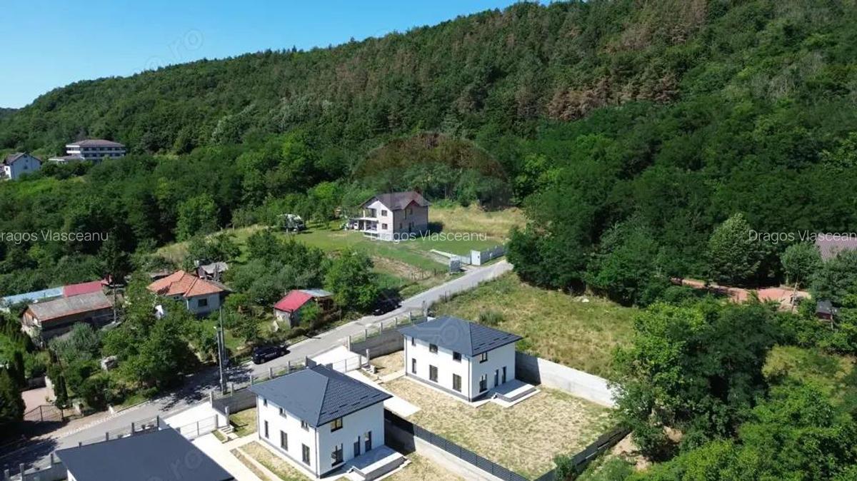 Casa de vanzare la 12 minute de Pite?ti inconjurata de natura - 1