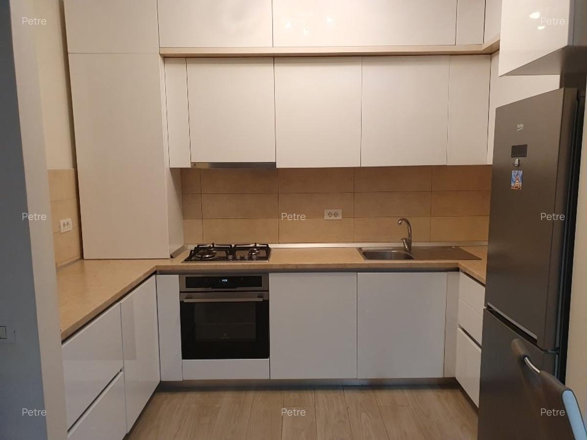 PROPRIETAR inchiriez apartament 3 camere ,cu terasa, gradina 2 locuri de parcare - 5