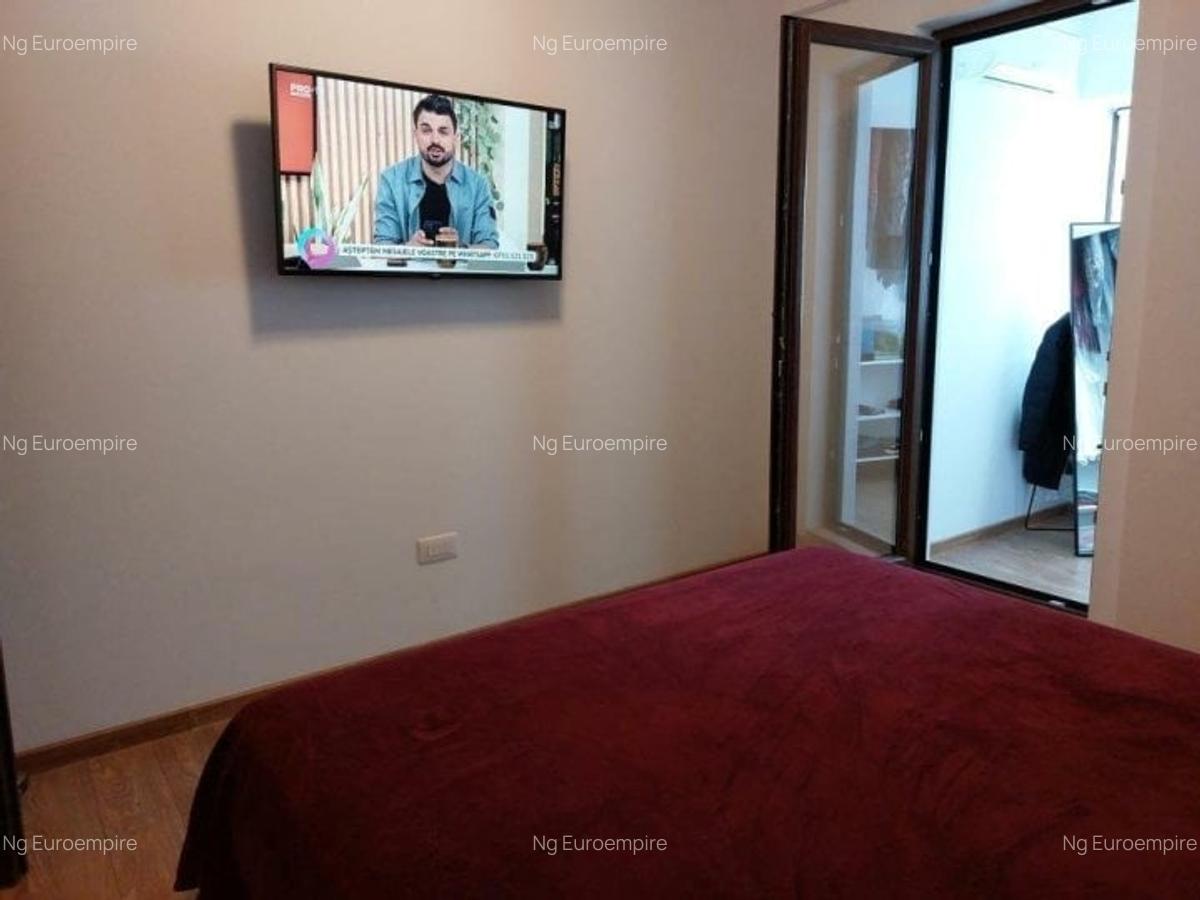 Apartament de  vanzare cu 4 camere, zona km 4-5 - 12