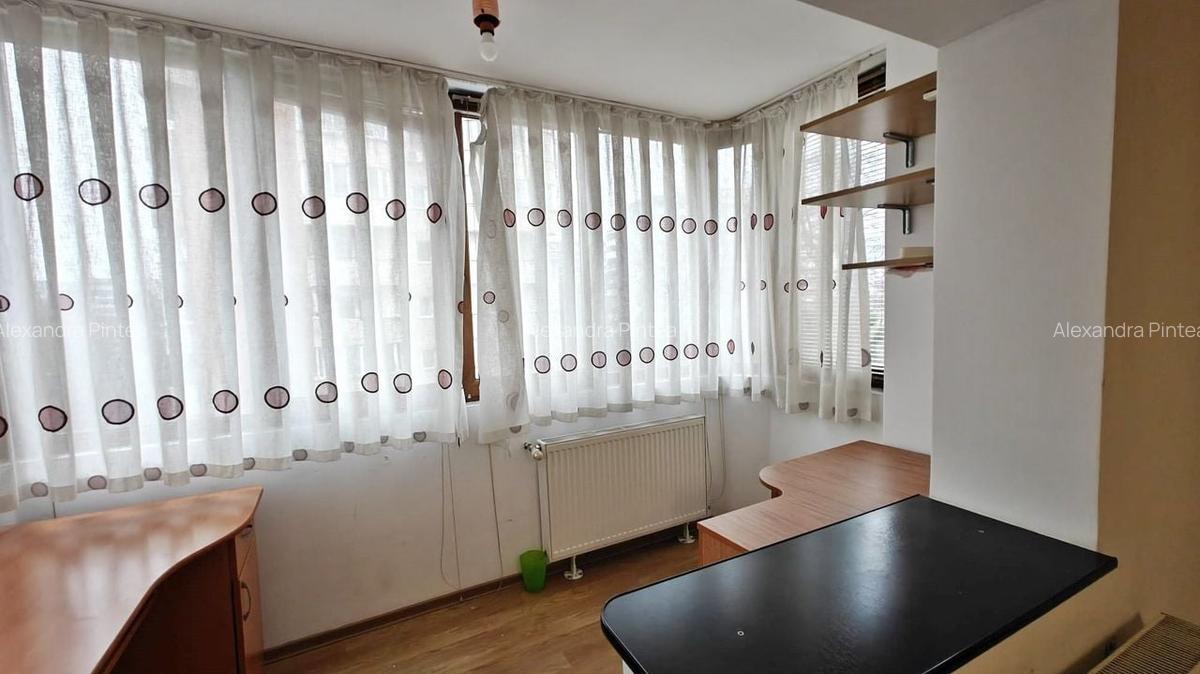 Apartament 3 camere, etaj 3, decomandat, 2 baie, Plopilor - 8