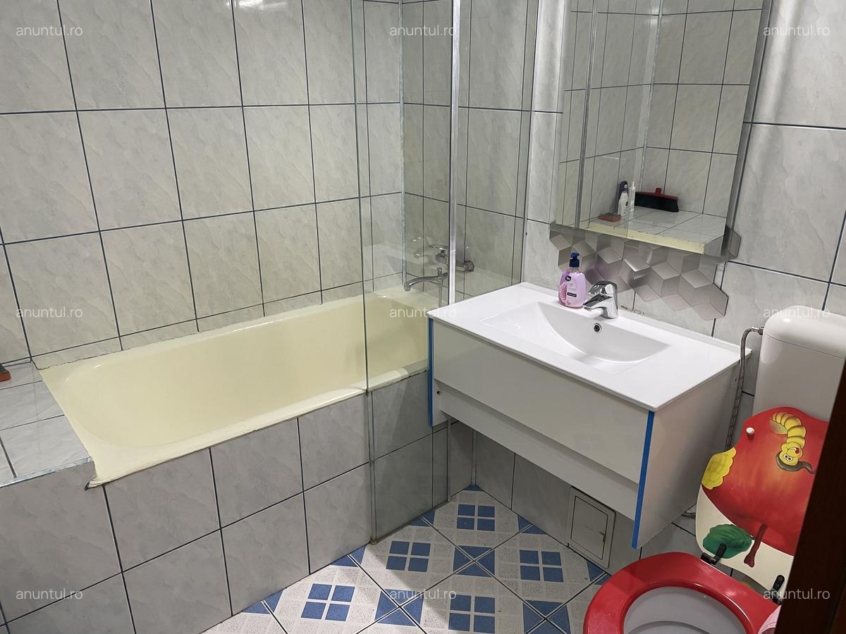 Calea 13 Septembrie intersectie cu Drumul Sarii, frizeria Abbate - 8