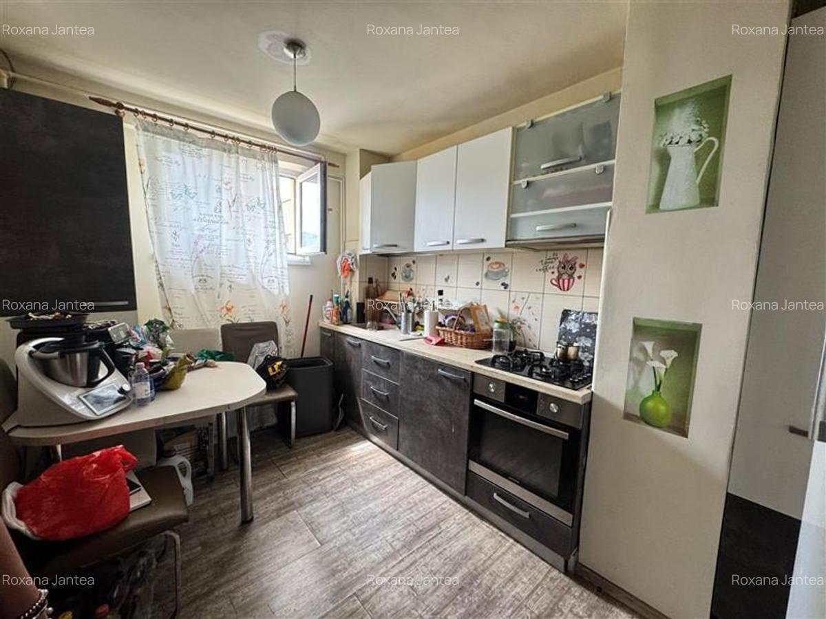 Apartament cu 3 camere semidecomandat, mobilat în Astra - 2