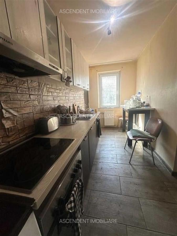 Apartament cu 2 camere decomandat în Tractorul - 3
