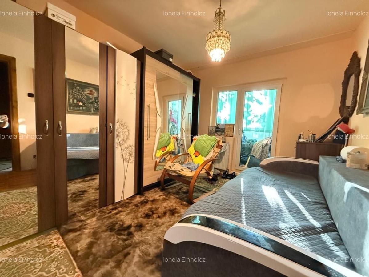 Apartament spatios, 3 camere, 2 bai, 2 balcoane, mobilat, etaj 1 - Zona Soarelui - 1