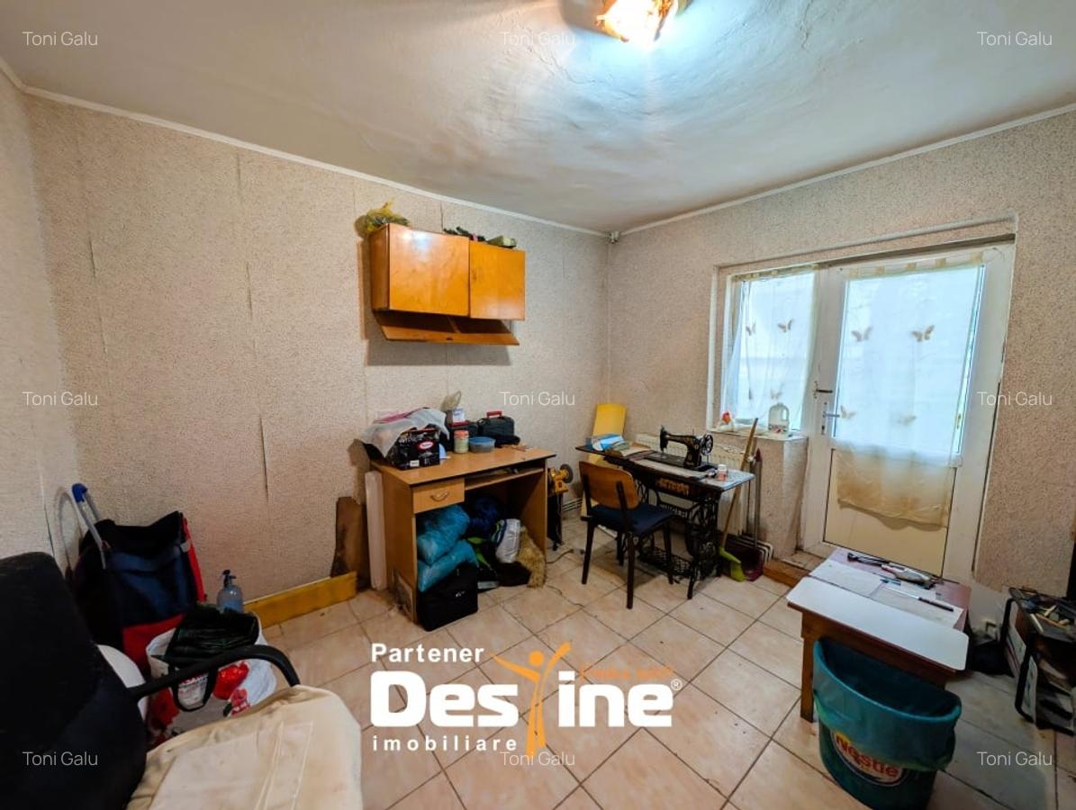 4 camere decomandat - 2 bai cu geam - centrala termica - simplu - la strada, CUG - 4
