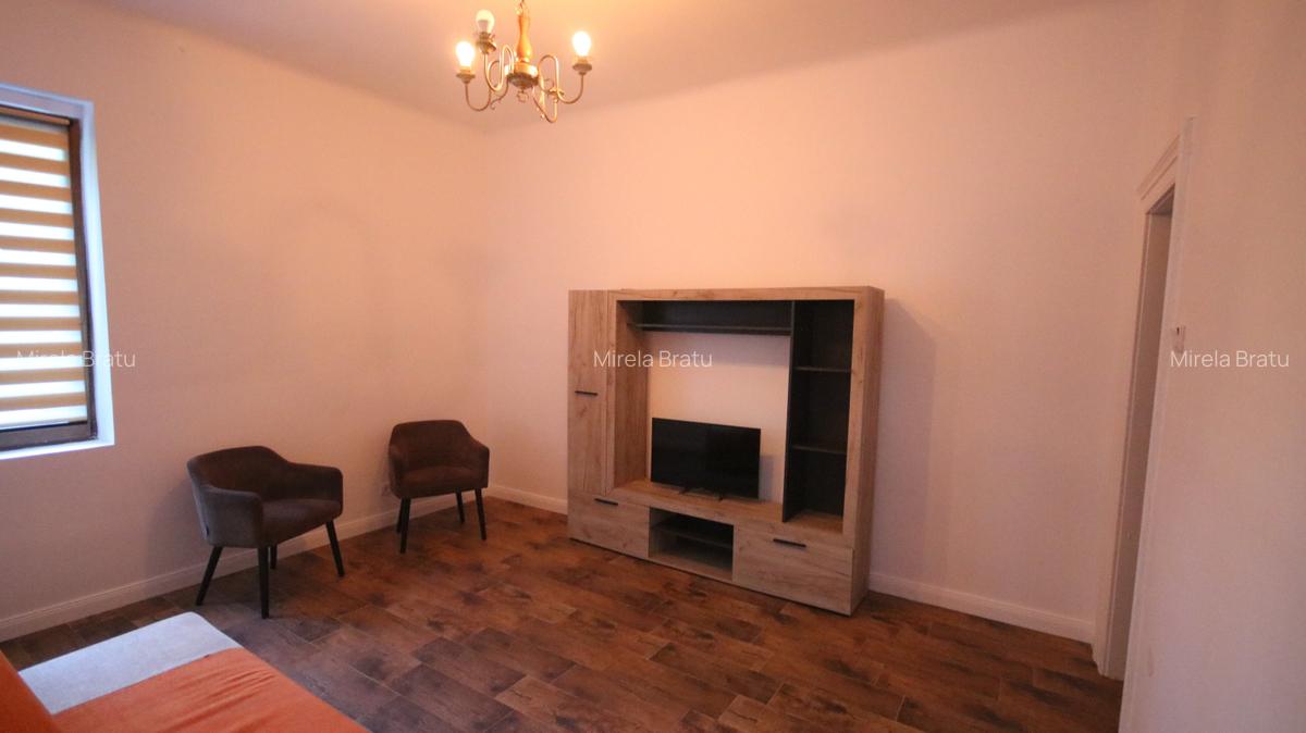 Inchiriere apartament in vila,la cca 300 m de UVT,bd.Mihai Viteazul - 11