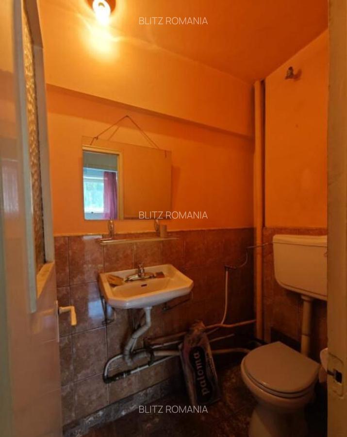 Apartament de vanzare, cu 3 camere spa?ios, etaj 1, zona P - 7
