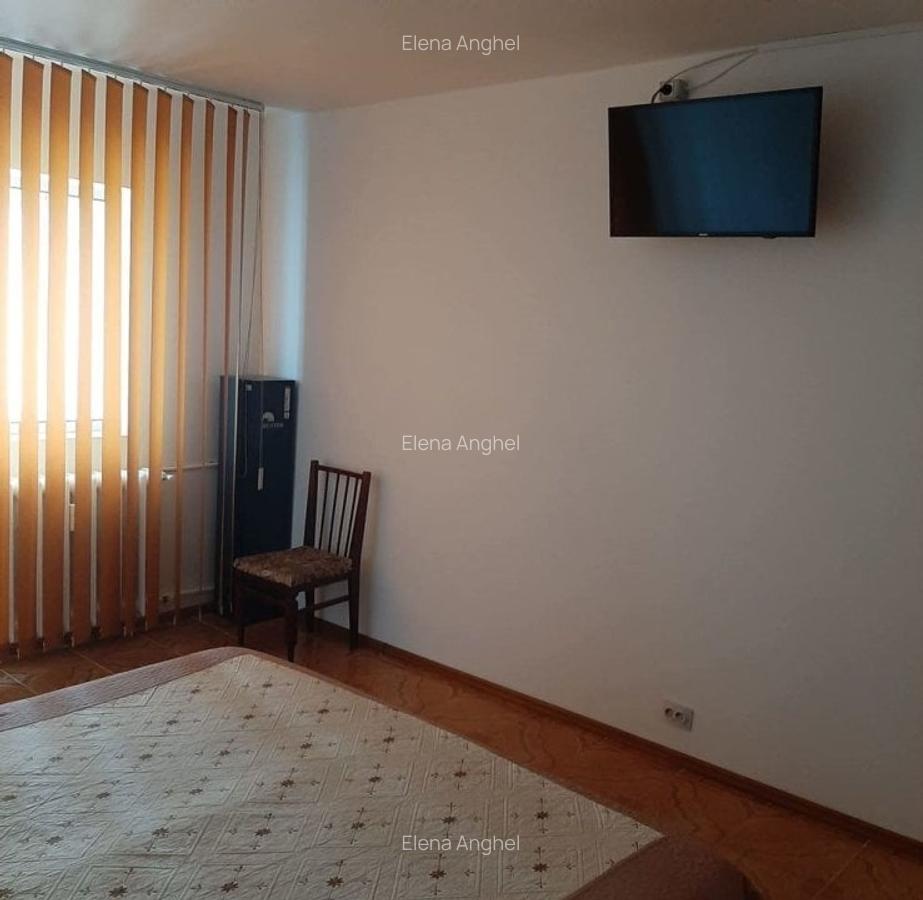 Apartament cu 3 camere decomandat în Apărătorii Patriei - 1