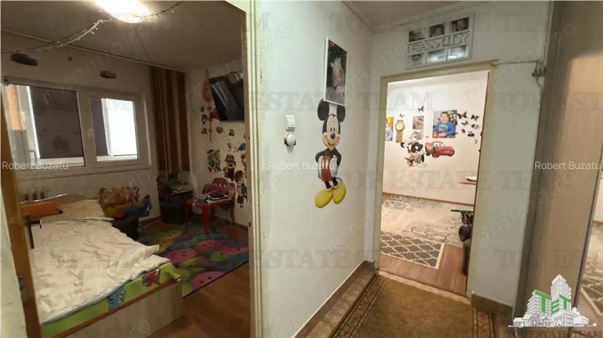 Apartament 3 camere 2 bai bloc 1984 zona metrou 1 Decembrie 1918 - 3
