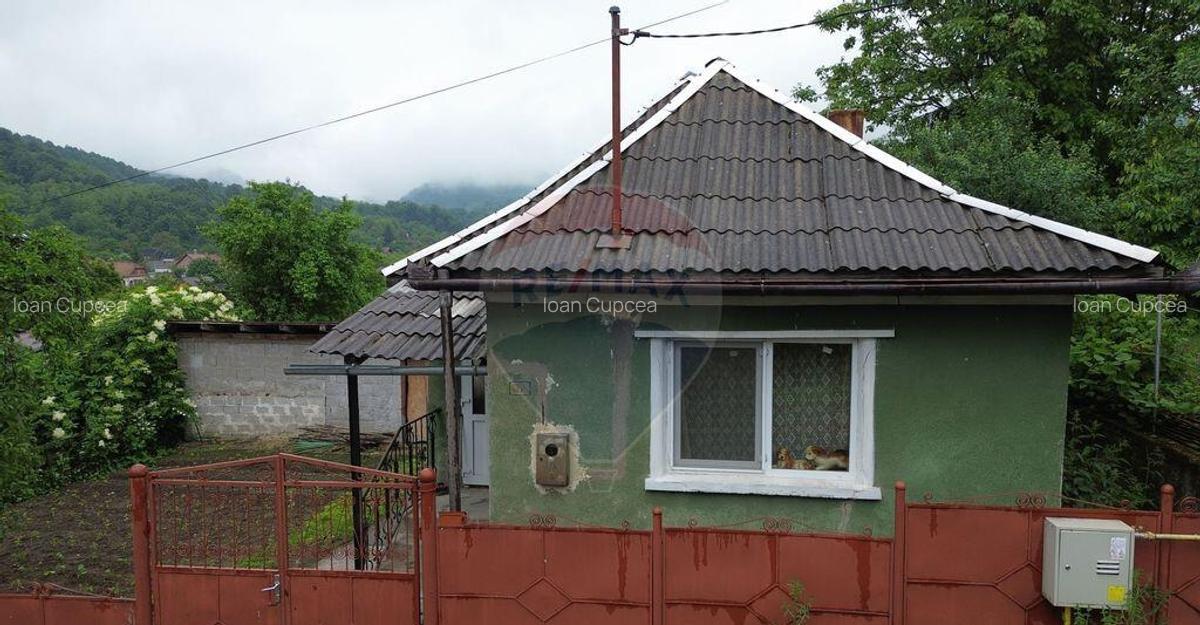 Casa cu 2 camere ?i 2 ari de teren de vanzare in zona... - 1