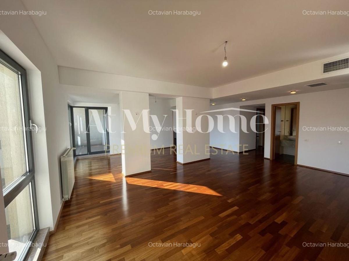 Apartament superb, spatios si luminos cu 4 camere, nemobilat, parcare, boxa - 2