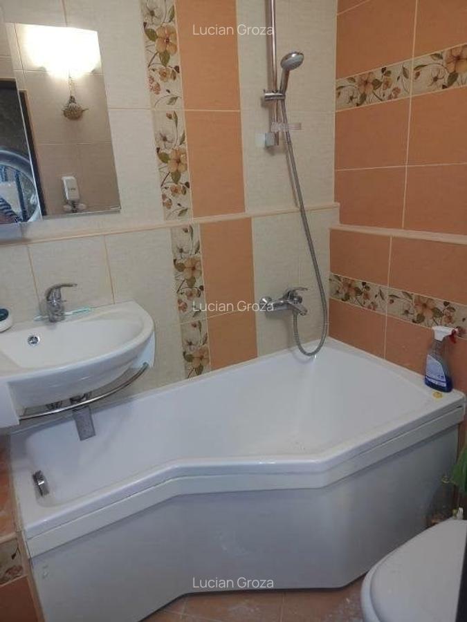 Apartament cu 4 camere decomandat în 1 Mai - 10