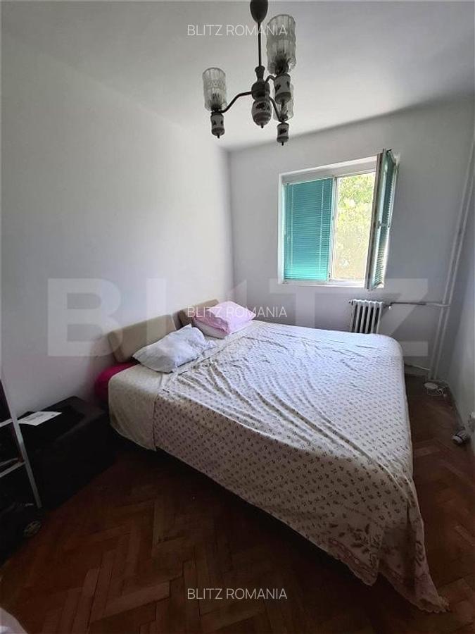 Apartament cu 4 camere, etaj intermediar, semidecomandat, zona Dacia - 2