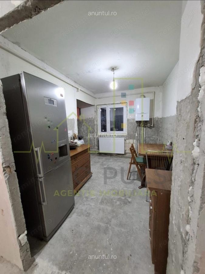 Aradului. Decomandat. 53.58 mp utili + balcon. Centrala proprie - 4