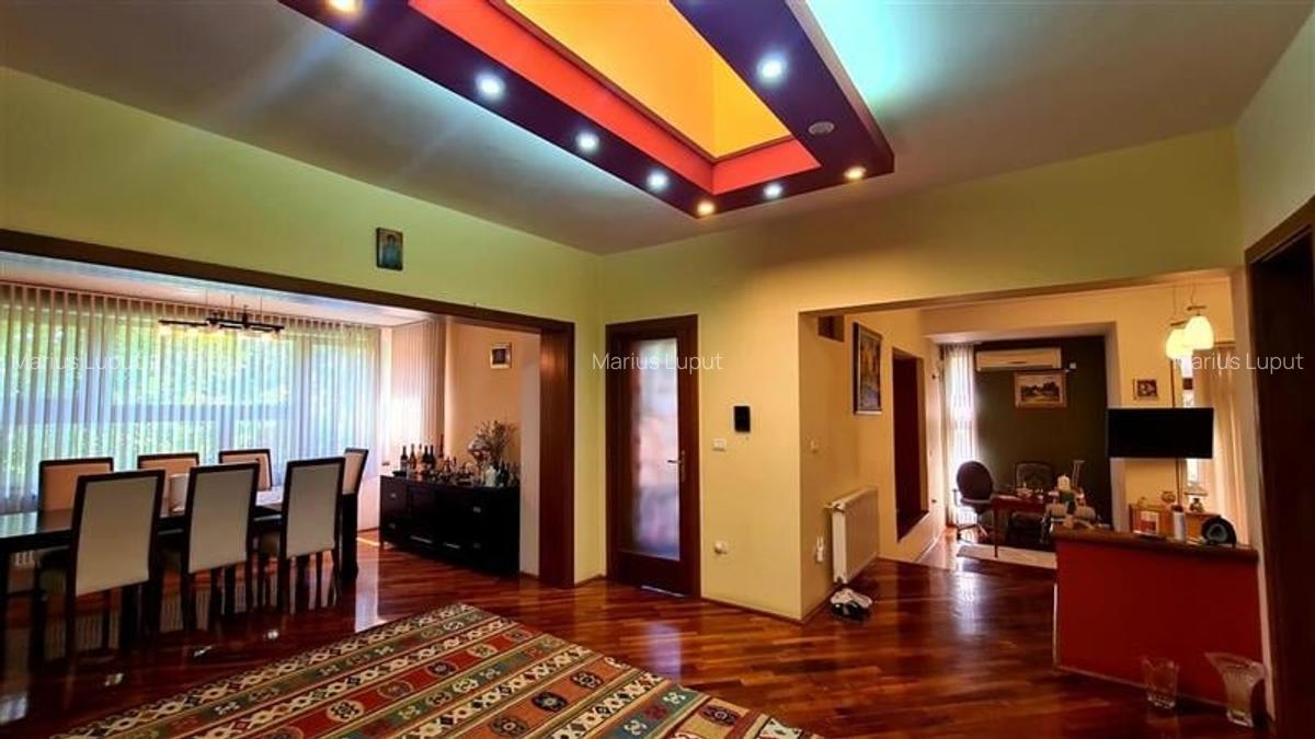 Casă cu 6 camere în Central - 4