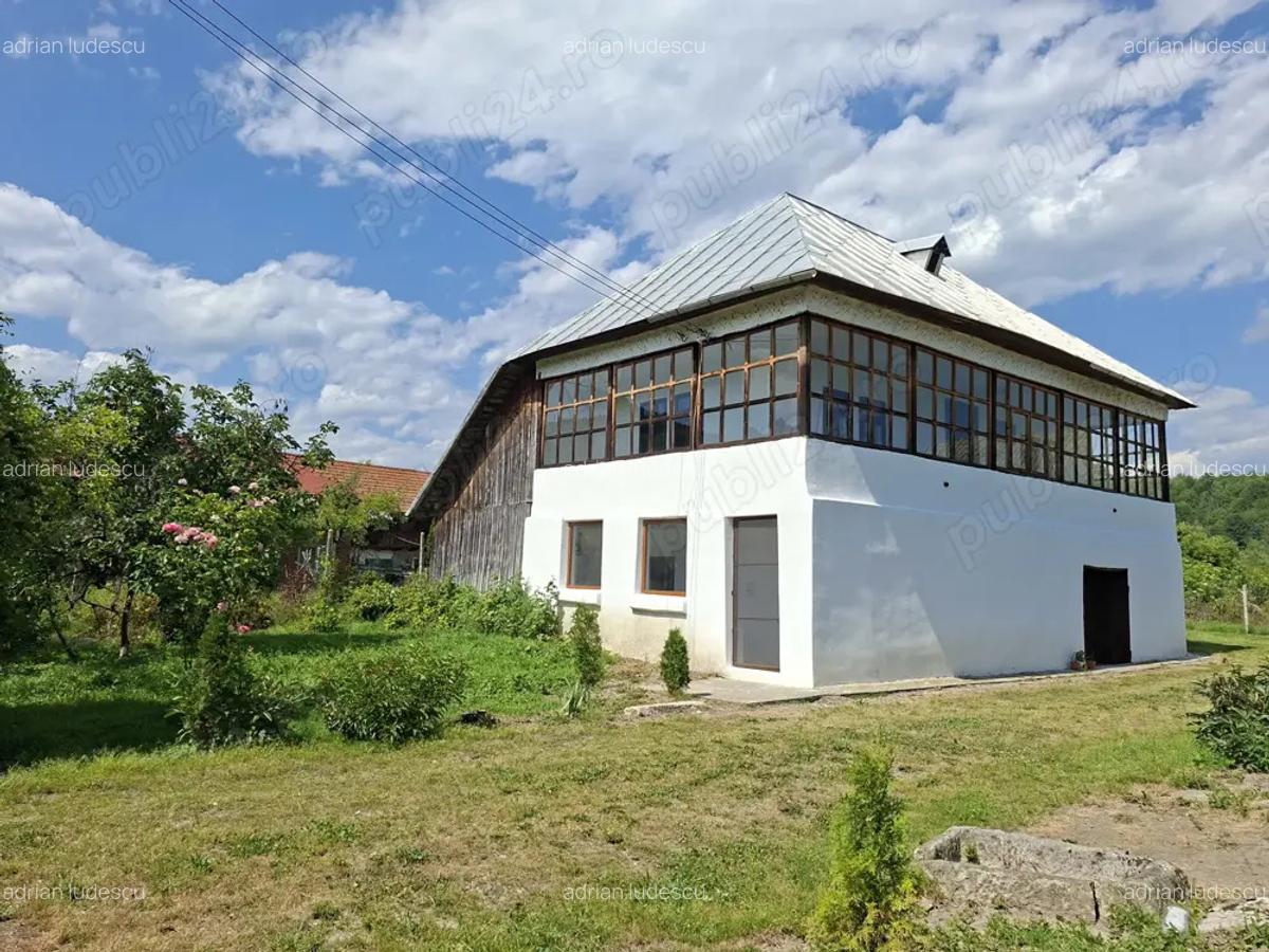 Casa tradi?ionala renovata + 4500 mp teren + livada, anexa, beci - 2