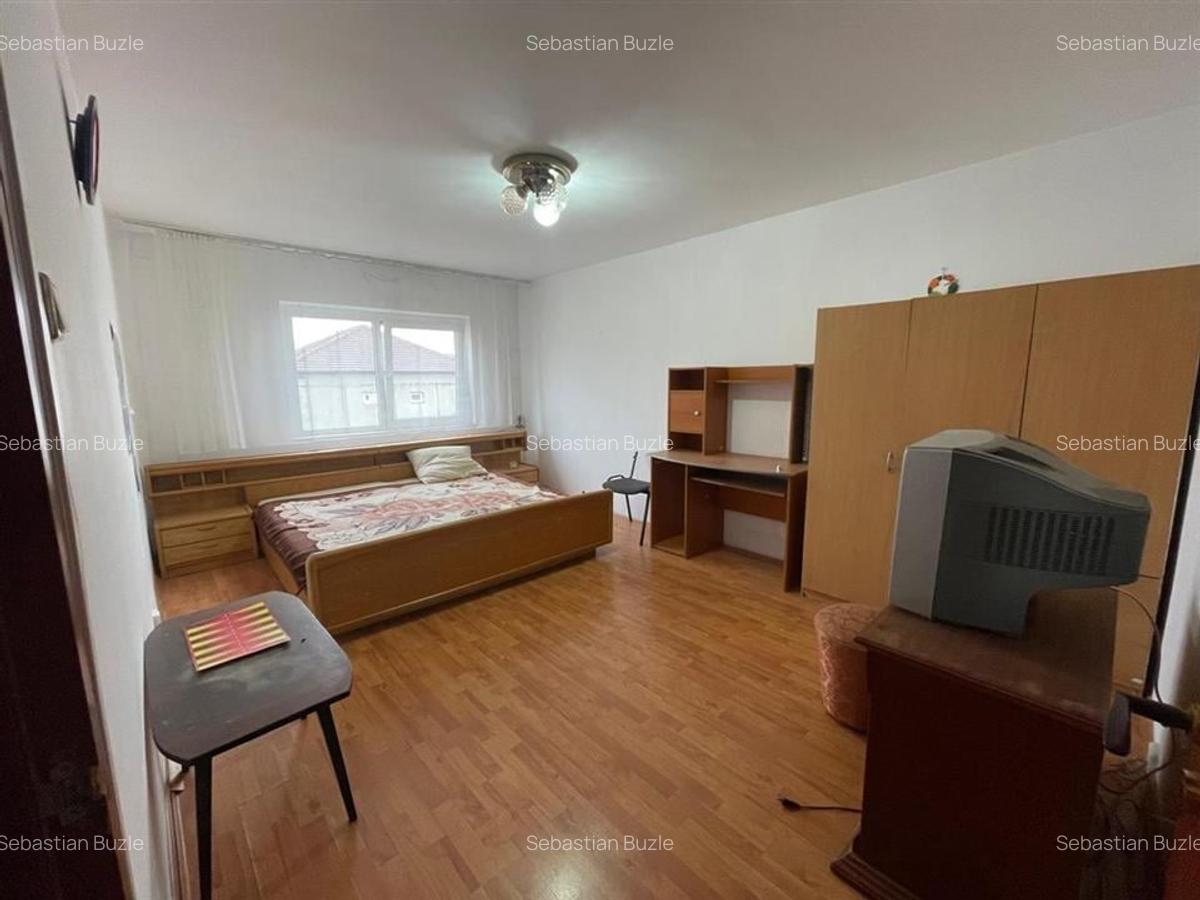 Apartament 3 camere tip PB zona ROGERIUS, ORADEA - 1