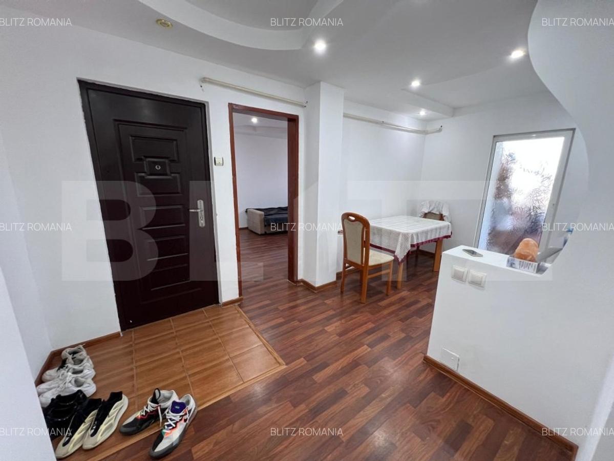 Apartament de vanzare, cu 2 camere decomandat, zona 9 Mai - 3