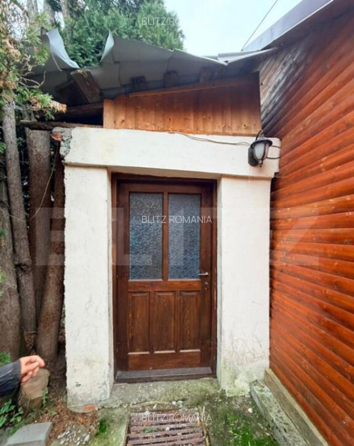 Casa de vanzare proprietate generoasa 2.285 m2 teren - 10