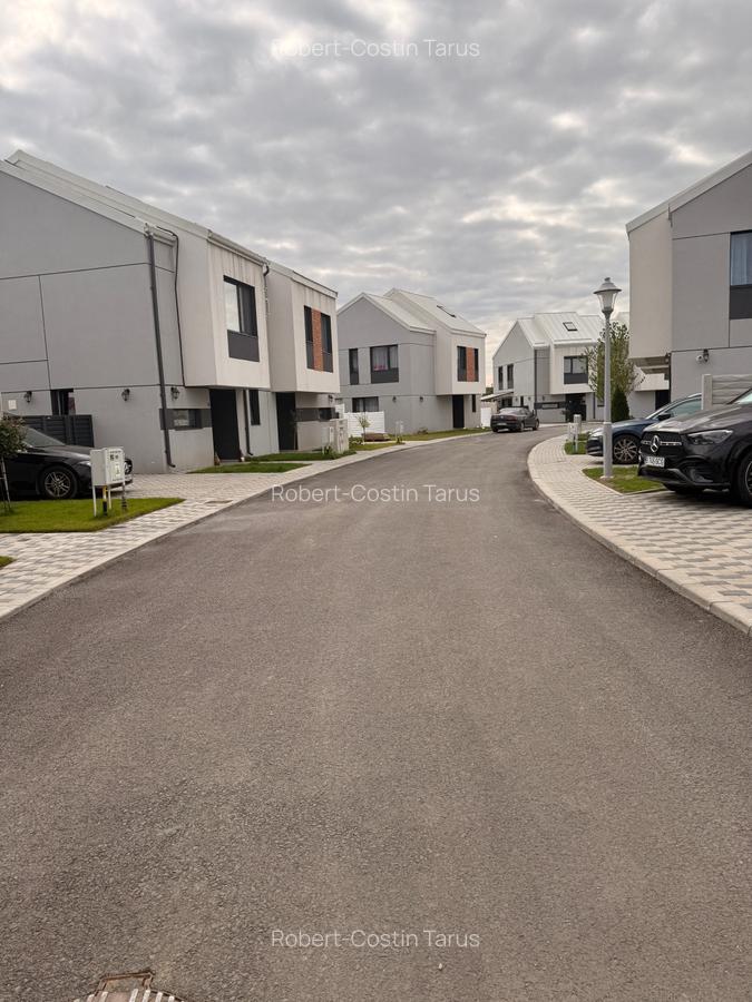 Casa 4 camere / 3 bai / FINALIZATA / 400 mp teren Complex Crown Village - 1