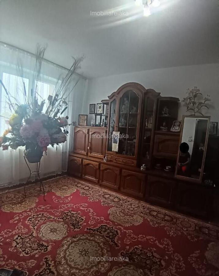 Zona Centrul Vechi-Piata , 3 camere - 5