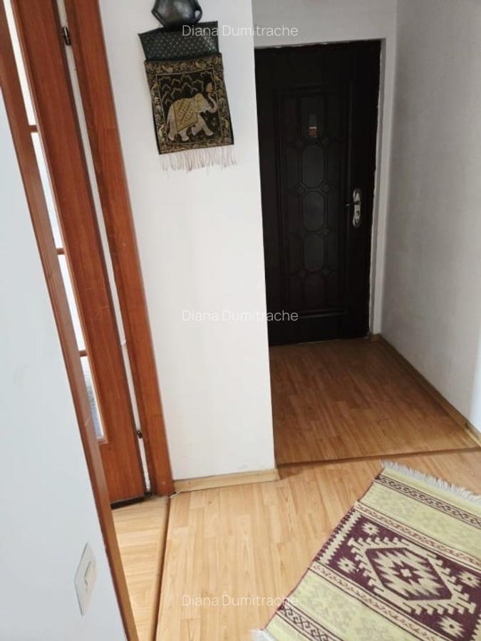 Vând apartament 2 camere Poarta 6 - 7