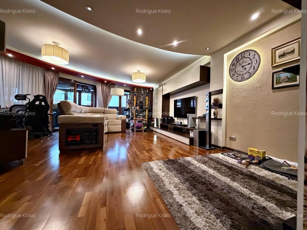 3 cam - 143 mp - Et.1/3 - 2 bai, 2 balcoane – Ghencea, An 2009 - 2