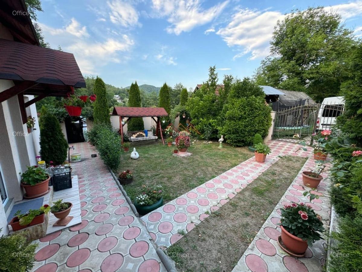 Casa 4 camere, anexe, recent renovata, foisor, teren 781mp, Izvoru, DB - 7