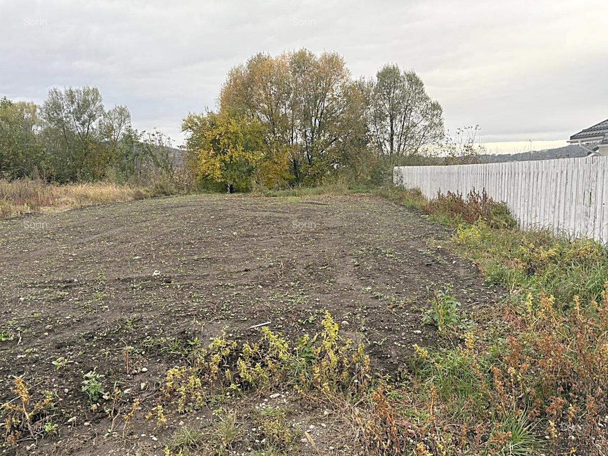 Teren intravilan cu utilități - Hărman. - 2