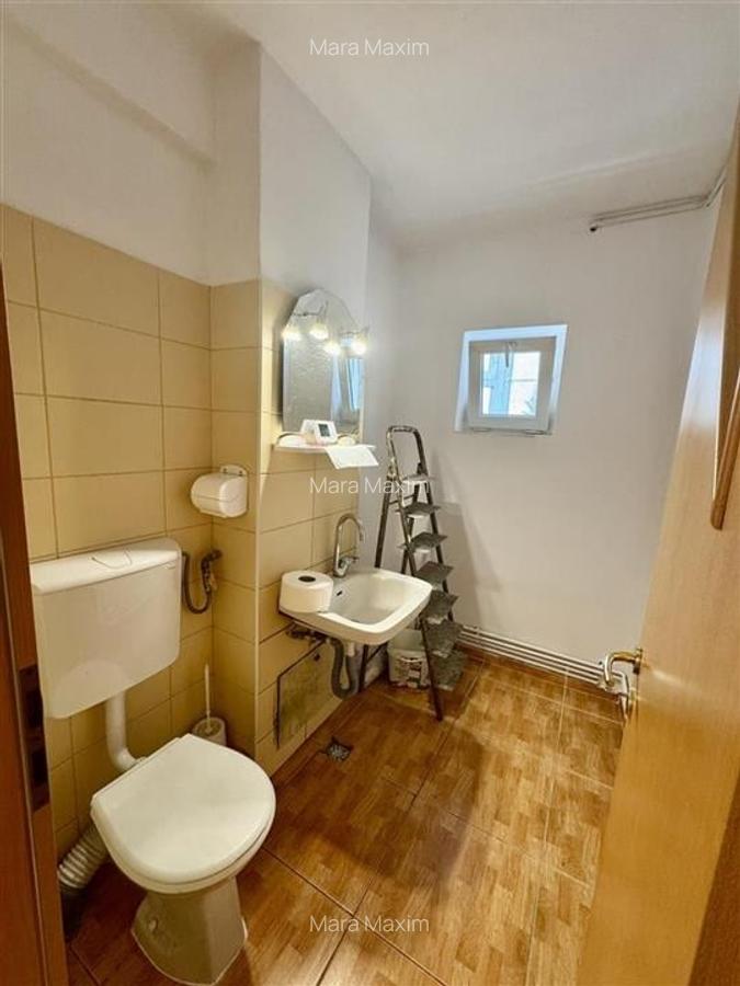 Spatiu comercial de inchiriat cu vitrina si - 8