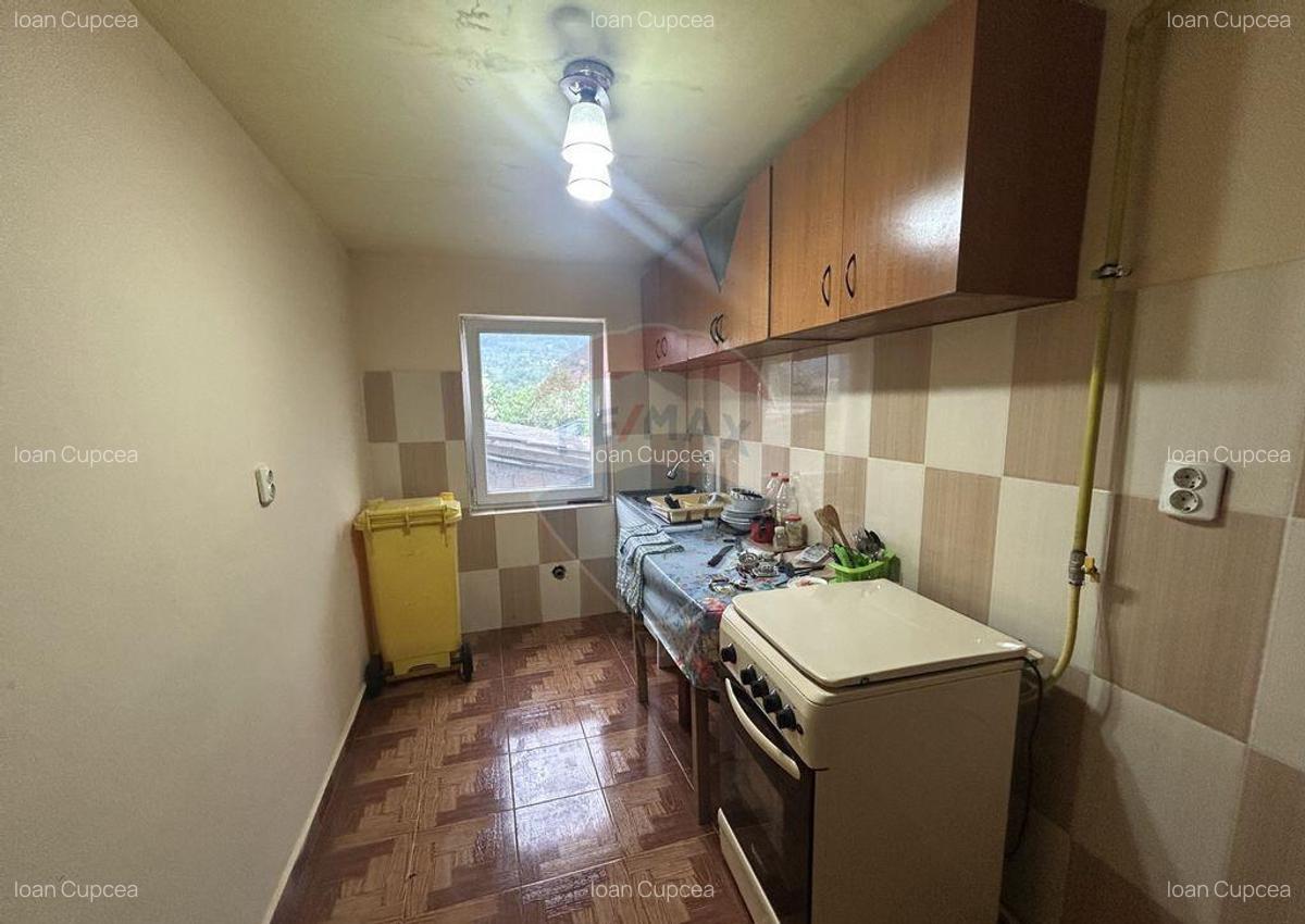 Casa cu 2 camere ?i 2 ari de teren de vanzare in zona... - 12